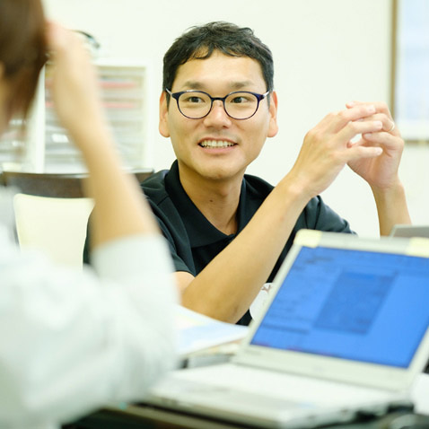 話をする榊原 剛さん